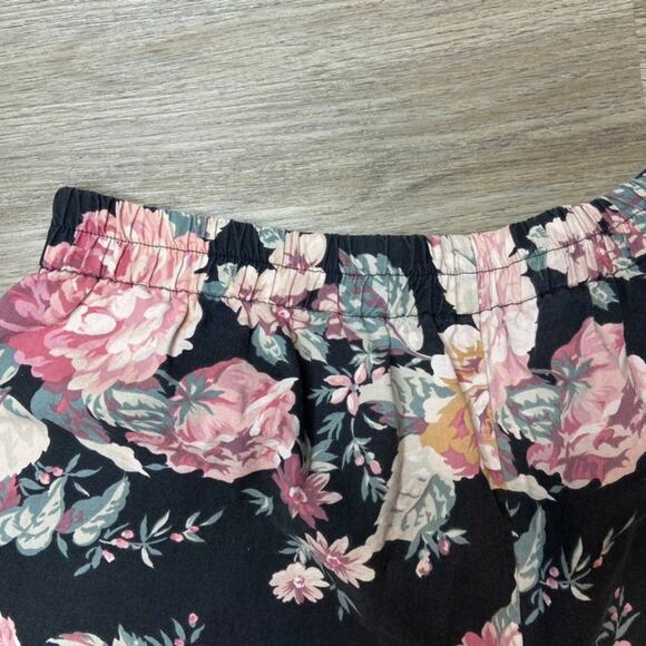 Vintage Floral Wide Leg Shorts (M) - Picture 2 of 3